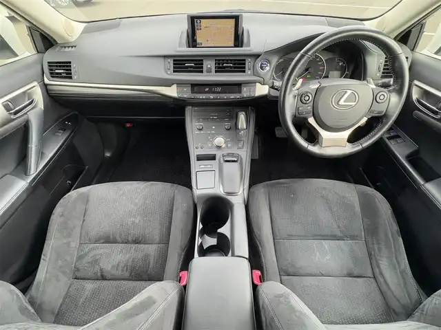 レクサス ＣＴ 200h バージョンC 大分県 2015(平27)年 6.9万km ソニッククォーツ ・純正ナビ(CD/DVD/BT/USB/SD/AUX)/・バックモニター/・フルセグテレビ/・ドライブレコーダー/・ETC/・レーダークルーズコントロール/・コーナーセンサー/・パワーシート/・シートヒーター/・パドルシフト/・スマートキー/・プッシュスタート