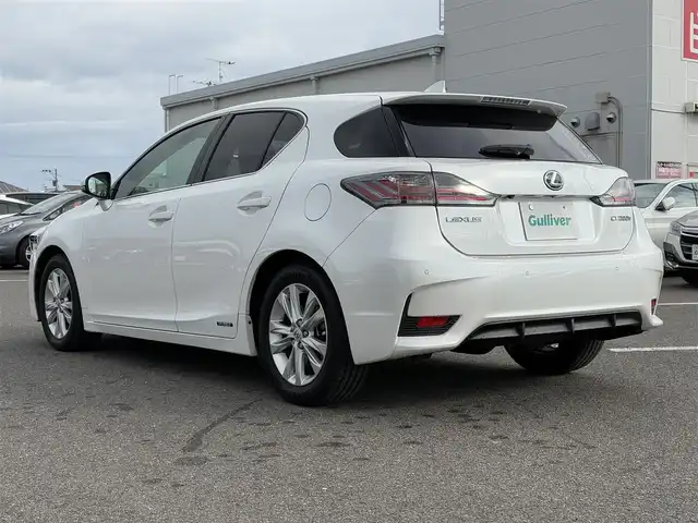 レクサス ＣＴ 200h バージョンC 大分県 2015(平27)年 6.9万km ソニッククォーツ ・純正ナビ(CD/DVD/BT/USB/SD/AUX)/・バックモニター/・フルセグテレビ/・ドライブレコーダー/・ETC/・レーダークルーズコントロール/・コーナーセンサー/・パワーシート/・シートヒーター/・パドルシフト/・スマートキー/・プッシュスタート