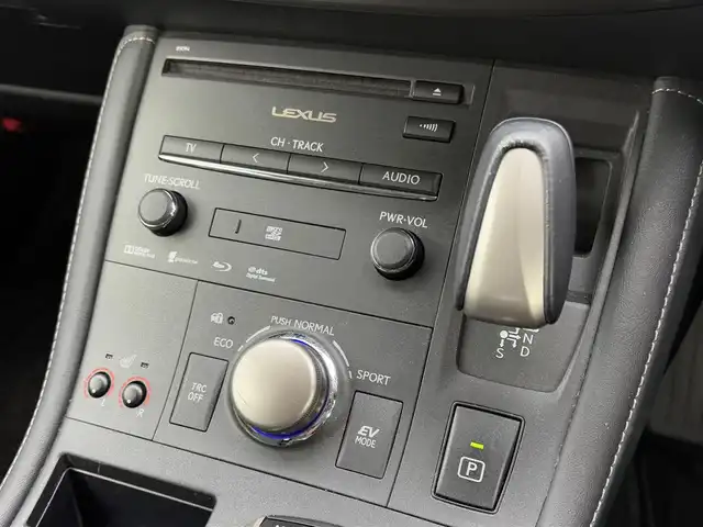 レクサス ＣＴ 200h バージョンC 大分県 2015(平27)年 6.9万km ソニッククォーツ ・純正ナビ(CD/DVD/BT/USB/SD/AUX)/・バックモニター/・フルセグテレビ/・ドライブレコーダー/・ETC/・レーダークルーズコントロール/・コーナーセンサー/・パワーシート/・シートヒーター/・パドルシフト/・スマートキー/・プッシュスタート