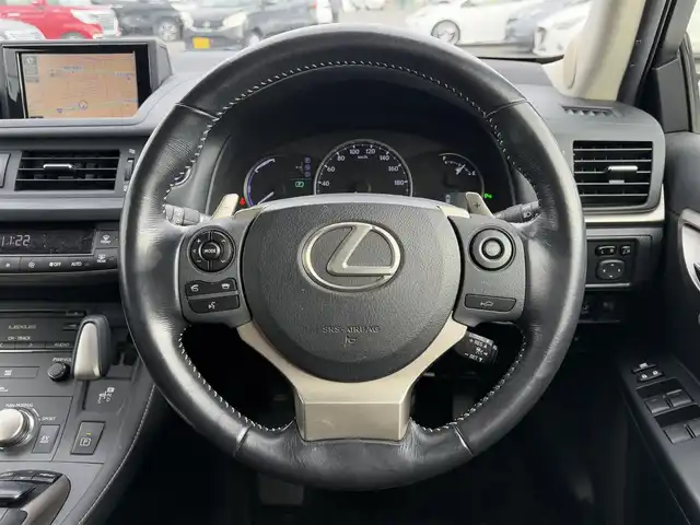 レクサス ＣＴ 200h バージョンC 大分県 2015(平27)年 6.9万km ソニッククォーツ ・純正ナビ(CD/DVD/BT/USB/SD/AUX)/・バックモニター/・フルセグテレビ/・ドライブレコーダー/・ETC/・レーダークルーズコントロール/・コーナーセンサー/・パワーシート/・シートヒーター/・パドルシフト/・スマートキー/・プッシュスタート