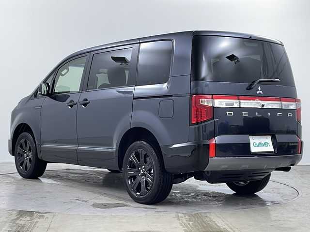 三菱 デリカＤ：５ シャモニー 道央・札幌 2025(令7)年 0.1万km未満 グレーⅡ ・4WD/・CHAMONIX　８人乗り/・衝突被害軽減ブレーキシステム/・バックカメラ/・ 両側パワースライドドア/・パワーバックドア/・レーダークルーズコントロール/・LEDヘッドライト/フォグランプ/・ハーフレザーシート/・パワーシート/・ステアリングヒーター/・純正18インチアルミホイール/・パドルシフト/・アイドリングストップ/・横滑り防止装置/・レーンアシスト/・スペアキー(1本)/・スマートキー