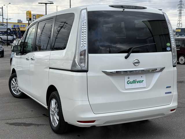 日産 セレナ 20X Vセレクション+セーフティ 道南・函館 2015(平27)年 6.8万km ブリリアントホワイトパール ・衝突被害軽減ブレーキ/・クルーズコントロール/・レーンキープアシスト/・純正ＳＤナビ（ＣＤ，ＤＶＤ，ＢＴ）/・フルセグＴＶ/・純正AWスタッドレスタイヤ積込/・両側パワースライドドア/・オートライト/・スマートキー/・エンジンプッシュスタート