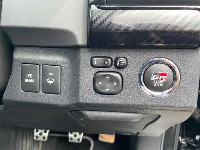 トヨタ マークＸ GRMN 三重県 2019(令1)年 3.6万km プレシャスブラックパール メーカーオプション/・カーボンルーフ/専用チューニングサスペンション/フロント235/40R19インチBBS製純正AW/リア255/35R19インチBBS製純正AW/HKSマフラー/社外SDナビ/フルセグTV/【CD/DVD/SD/Bluetooth】/バックカメラ/前後ドライブレコーダー/オートライト/HIDヘッドライト/LEDフロントフォグランプ/プッシュスタート/スマートキー/スペアキー/純正フロアマット
