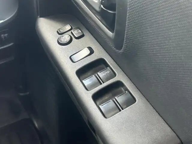スズキ スペーシア HYBRID X 静岡県 2019(令1)年 6.8万km ブリスクブルーM パナソニックSDナビ/(CN-RE05WD)/(フルセグTV/Bluetooth/CD/DVD/SD)/コーナーセンサー(後のみ)/ABS/横滑り防止装置/オートライト/ビルトインETC/運転席側シートヒーター/両側パワースライドドア/エンジンプッシュスタート/スマートキー/スペアキー1本