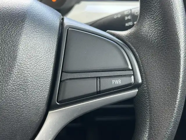 スズキ スペーシア HYBRID X 静岡県 2019(令1)年 6.8万km ブリスクブルーM パナソニックSDナビ/(CN-RE05WD)/(フルセグTV/Bluetooth/CD/DVD/SD)/コーナーセンサー(後のみ)/ABS/横滑り防止装置/オートライト/ビルトインETC/運転席側シートヒーター/両側パワースライドドア/エンジンプッシュスタート/スマートキー/スペアキー1本