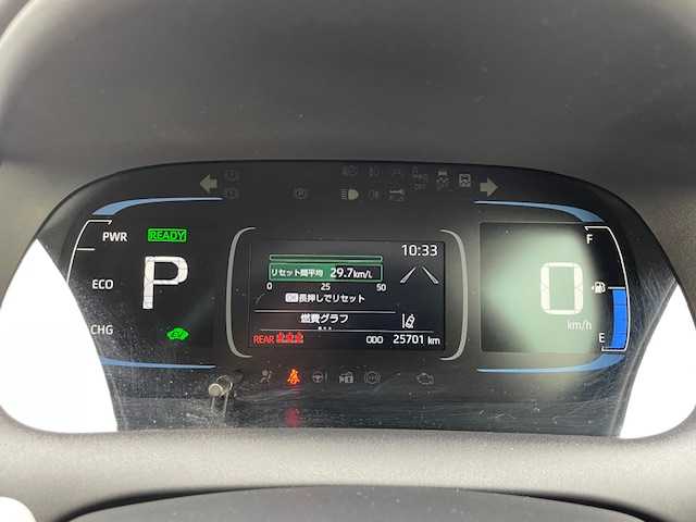 トヨタ アクア G 大分県 2022(令4)年 2.6万km クリアベージュメタリック 純正オーディオ/【Bluetooth/AMFMラジオ/Apple car Play】/外部端子接続：USB/バックカメラ/ETC/Toyota Safety Sense /・プリクラッシュセーフティ/・レーントレーシングアシスト/・レーダークルーズコントロール/・オートマチックハイビーム/・ロードサインアシスト/DN席シートヒーター/ステアリングヒーター/スマートキー2本/プッシュスタート/ヘッドライトリベライザー/AC100V/シガーソケット/電動格納ミラー/ウィンカーミラー/取扱説明書