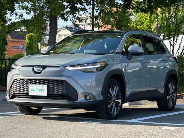 トヨタ カローラ クロス ハイブリッド Z 宮城県 2024(令6)年 1.3万km セメントグレーメタリック 純正10.5インチオーディオディスプレイ（ナビ機能あり）/全方位カメラ/トヨタセーフティセンス/・プリクラッシュセーフティー/・レーントレーシングアシスト/・レーンディパーチャーアラート/・レーダークルーズコントロール/・発進遅れ告知機能/・オートマチックハイビーム/ブラインドスポットモニター/前後コーナーセンサー/パノラマルーフ/パワーシート/シートヒーター/純正2.0ビルトインETC/純正18インチアルミホイール/純正フロアマット/LEDヘッドライト/フォグランプ/Bluetooth、CD/フルセグTV