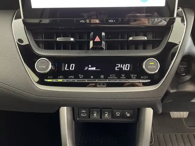 トヨタ カローラ クロス ハイブリッド Z 鹿児島県 2024(令6)年 1.3万km セメントグレーメタリック 純正10.5インチオーディオディスプレイ（ナビ機能あり）/全方位カメラ/トヨタセーフティセンス/・プリクラッシュセーフティー/・レーントレーシングアシスト/・レーンディパーチャーアラート/・レーダークルーズコントロール/・発進遅れ告知機能/・オートマチックハイビーム/ブラインドスポットモニター/前後コーナーセンサー/パノラマルーフ/パワーシート/シートヒーター/純正ビルトインETC2.0/純正18インチアルミホイール/純正フロアマット/LEDヘッドライト/フォグランプ/Bluetooth、CD/フルセグTV