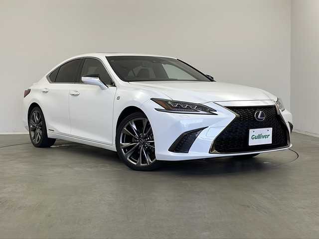 レクサス ＥＳ 300h Fスポーツ 富山県 2019(令1)年 4.7万km ホワイトノーヴァガラスフレーク 純正メーカーOPナビ/・AM/FM/CD/DVD/Bluetooth/フルセグ/バックモニター/衝突被害軽減システム/レーンキープアシスト/アダプティブクルーズコントロ―ル/ブラインドスポットモニター/RCTA/パーキングアシスト/デジタルインナーミラー/純正ビルトインETC2.0/フロントドライブレコーダー/電動リアゲート/サンルーフ/レザーシート/前席パワーシート/前席エアシート/前席シートヒーター/ステアリングヒーター/純正LEDヘッドライト/オートライト/オートマチックハイビーム/純正19インチAW夏タイヤ/社外フロアマット/スペアキー/ABS/横滑り防止機能/前後コーナーセンサー