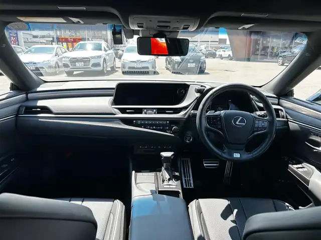 レクサス ＥＳ 300h Fスポーツ 富山県 2019(令1)年 4.7万km ホワイトノーヴァガラスフレーク 純正メーカーOPナビ/AM/FMラジオ/CD/DVD再生/Bluetooth接続/フルセグTV/バックモニター/衝突被害軽減システム/レーンキープアシスト/アダプティブクルーズコントロ―ル/ブラインドスポットモニター/RCTA/パーキングアシスト/デジタルインナーミラー/純正ビルトインETC2.0/フロントドライブレコーダー/電動リアゲート/サンルーフ/レザーシート/D/N席パワーシート/D/N席エアシート/D/N席シートヒーター/ステアリングヒーター/純正LEDヘッドライト/オートライト/オートマチックハイビーム/純正19インチAW/社外フロアマット/スペアキー/ABS/横滑り防止機能/前後コーナーセンサー
