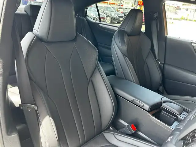 レクサス ＥＳ 300h Fスポーツ 富山県 2019(令1)年 4.7万km ホワイトノーヴァガラスフレーク 純正メーカーOPナビ/AM/FMラジオ/CD/DVD再生/Bluetooth接続/フルセグTV/バックモニター/衝突被害軽減システム/レーンキープアシスト/アダプティブクルーズコントロ―ル/ブラインドスポットモニター/RCTA/パーキングアシスト/デジタルインナーミラー/純正ビルトインETC2.0/フロントドライブレコーダー/電動リアゲート/サンルーフ/レザーシート/D/N席パワーシート/D/N席エアシート/D/N席シートヒーター/ステアリングヒーター/純正LEDヘッドライト/オートライト/オートマチックハイビーム/純正19インチAW/社外フロアマット/スペアキー/ABS/横滑り防止機能/前後コーナーセンサー