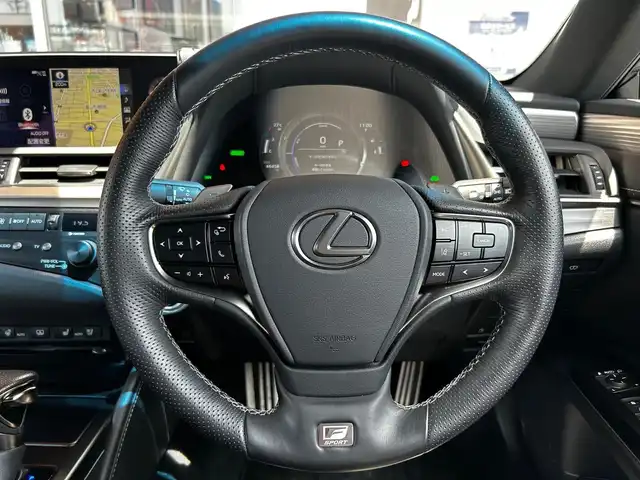 レクサス ＥＳ 300h Fスポーツ 富山県 2019(令1)年 4.7万km ホワイトノーヴァガラスフレーク 純正メーカーOPナビ/AM/FMラジオ/CD/DVD再生/Bluetooth接続/フルセグTV/バックモニター/衝突被害軽減システム/レーンキープアシスト/アダプティブクルーズコントロ―ル/ブラインドスポットモニター/RCTA/パーキングアシスト/デジタルインナーミラー/純正ビルトインETC2.0/フロントドライブレコーダー/電動リアゲート/サンルーフ/レザーシート/D/N席パワーシート/D/N席エアシート/D/N席シートヒーター/ステアリングヒーター/純正LEDヘッドライト/オートライト/オートマチックハイビーム/純正19インチAW/社外フロアマット/スペアキー/ABS/横滑り防止機能/前後コーナーセンサー