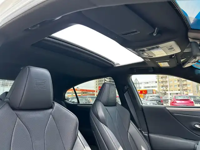 レクサス ＥＳ 300h Fスポーツ 富山県 2019(令1)年 4.7万km ホワイトノーヴァガラスフレーク 純正メーカーOPナビ/AM/FMラジオ/CD/DVD再生/Bluetooth接続/フルセグTV/バックモニター/衝突被害軽減システム/レーンキープアシスト/アダプティブクルーズコントロ―ル/ブラインドスポットモニター/RCTA/パーキングアシスト/デジタルインナーミラー/純正ビルトインETC2.0/フロントドライブレコーダー/電動リアゲート/サンルーフ/レザーシート/D/N席パワーシート/D/N席エアシート/D/N席シートヒーター/ステアリングヒーター/純正LEDヘッドライト/オートライト/オートマチックハイビーム/純正19インチAW/社外フロアマット/スペアキー/ABS/横滑り防止機能/前後コーナーセンサー