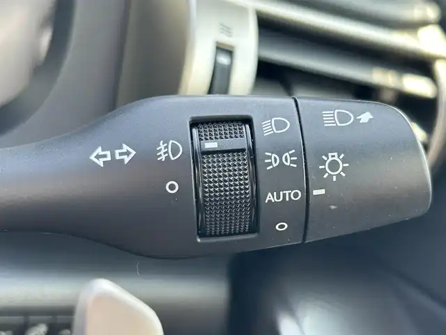 レクサス ＩＳ 350 Fスポーツ 熊本県 2014(平26)年 8.9万km ホワイトノーヴァガラスフレーク 純正ナビ/AM/FM/CD/DVD/TV/SD/USB/BT/AUX/・フルセグTV/・バックカメラ/革巻きステアリング/ステアリングリモコン/パドルシフト/レーダークルーズコントロール/D・N席パワーシート/D・N席シートヒーター/左右独立エアコン/プリクラッシュセーフティー/横滑り防止/リアコーナーカメラ/前後ドラレコ/MTモード付AT/ビルトインETC/電動格納ミラー/プッシュスタート/スマートキー/パワーウィンドウ/Fスポーツ/LEDヘッドライト/LEDフォグ