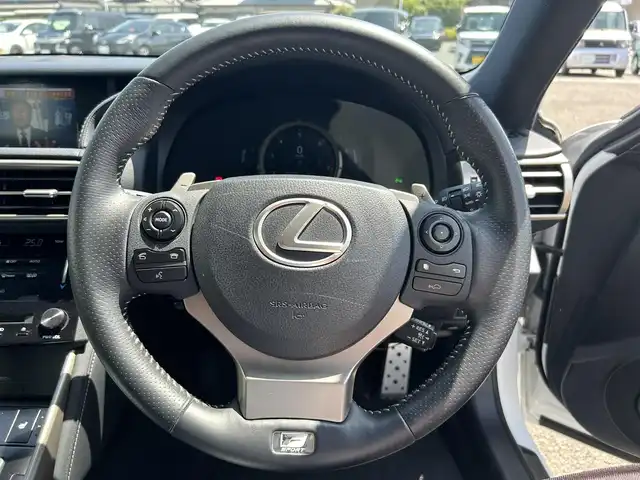 レクサス ＩＳ 350 Fスポーツ 熊本県 2014(平26)年 8.9万km ホワイトノーヴァガラスフレーク 純正ナビ/AM/FM/CD/DVD/TV/SD/USB/BT/AUX/・フルセグTV/・バックカメラ/革巻きステアリング/ステアリングリモコン/パドルシフト/レーダークルーズコントロール/D・N席パワーシート/D・N席シートヒーター/左右独立エアコン/プリクラッシュセーフティー/横滑り防止/リアコーナーカメラ/前後ドラレコ/MTモード付AT/ビルトインETC/電動格納ミラー/プッシュスタート/スマートキー/パワーウィンドウ/Fスポーツ/LEDヘッドライト/LEDフォグ