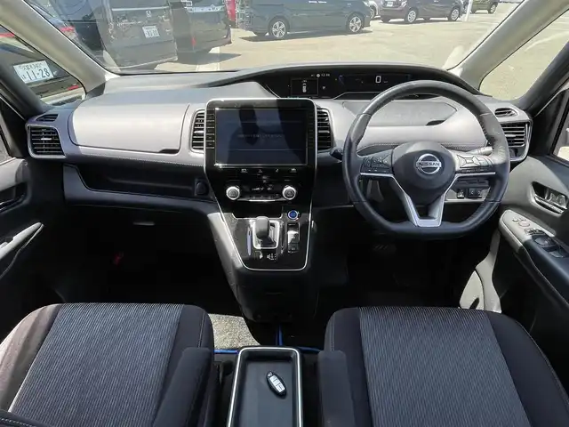日産 セレナ e－パワー ハイウェイスター V 佐賀県 2020(令2)年 3.6万km ブリリアントホワイトパール ワンオーナー/純正10型SDナビ/・フルセグTV/CD/DVD/Bluetooth/アラウンドビューモニター/フリップダウンモニター/インテリジェントルームミラー/両側パワースライドドア/ドライブレコーダー/ビルトインETC/電子パーキングブレーキ/AUTO HOLD機能/D+N席シートヒーター/後席用サイドサンシェード/ステアリングヒーター/革巻きステアリング/ステアリングリモコン/ウィンカーミラー/純正LEDヘッドライト/純正LEDフォグライト/純正16インチアルミ/純正ドアバイザ―/純正フロアマット/取扱説明書/スペアキー１本/プロパイロット/・インテリジェントクルーズコントロール/・インテリジェントLI/・エマージェンシーブレーキ/・クリアランスソナー/・リアクロストラフィックアラート/・標識認識機能