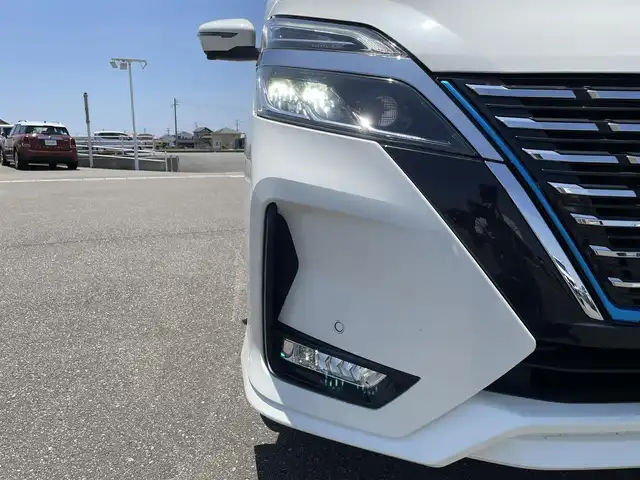 日産 セレナ e－パワー ハイウェイスター V 佐賀県 2020(令2)年 3.6万km ブリリアントホワイトパール ワンオーナー/純正10型SDナビ/・フルセグTV/CD/DVD/Bluetooth/アラウンドビューモニター/フリップダウンモニター/インテリジェントルームミラー/両側パワースライドドア/ドライブレコーダー/ビルトインETC/電子パーキングブレーキ/AUTO HOLD機能/D+N席シートヒーター/後席用サイドサンシェード/ステアリングヒーター/革巻きステアリング/ステアリングリモコン/ウィンカーミラー/純正LEDヘッドライト/純正LEDフォグライト/純正16インチアルミ/純正ドアバイザ―/純正フロアマット/取扱説明書/スペアキー１本/プロパイロット/・インテリジェントクルーズコントロール/・インテリジェントLI/・エマージェンシーブレーキ/・クリアランスソナー/・リアクロストラフィックアラート/・標識認識機能