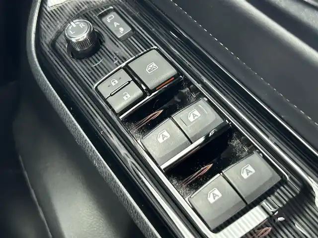 トヨタ エスクァイア Gi プレミアムパッケージ ブラックテーラード 奈良県 2021(令3)年 4.3万km ブラック 純正ナビ　/フルセグ　/DVD　/Bluetooth　/バックカメラ　/ETC　/前後ドライブレコーダー　/両側パワースライドドア　/ハーフレザーシート　/ステアリングヒーター　/純正アルミホイール/衝突被害軽減ブレーキ　/横滑り防止装置/車線逸脱警報/WAC/アイドリングストップ/オートLEDライト/オートハイビーム