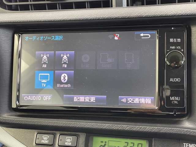 トヨタ アクア S 愛知県 2014(平26)年 3.1万km ライムホワイトパールクリスタルシャイン 純正SDナビ（NSZW-W64T）/・CD/DVD/・Bluetooth/・フルセグTV/・SD音楽録音/ETC/社外15インチアルミホイール/純正フロアマット/オートライト/スマートキー/スペアキー/Ｗエアバッグ/エンジンスタートボタン