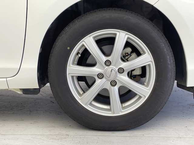 トヨタ アクア S 愛知県 2014(平26)年 3.1万km ライムホワイトパールクリスタルシャイン 純正SDナビ（NSZW-W64T）/・CD/DVD/・Bluetooth/・フルセグTV/・SD音楽録音/ETC/社外15インチアルミホイール/純正フロアマット/オートライト/スマートキー/スペアキー/Ｗエアバッグ/エンジンスタートボタン