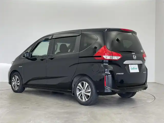 ホンダ フリード ハイブリット G ホンダセンシング 埼玉県 2020(令2)年 2.8万km クリスタルブラックパール 純正９インチナビ　バックカメラ　ホンダセンシング　アダクティブクルーズコントロール　衝突軽減　ＥＴＣ　ドライブレコーダー　両側パワースライドドア　純正アルミホイール　オートライト　地デジＴＶ