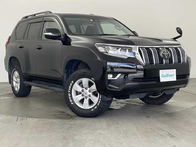 トヨタ ランドクルーザー プラド TX 兵庫県 2018(平30)年 4.9万km ブラック ・Toyota Safety Sense/・プリクラッシュセーフティ（歩行者［昼］検知機能付衝突回避支援タイプ/ミリ波レーダー＋単眼カメラ方式）/・レーンディパーチャーアラート/・オートマチックハイビーム/・レーダークルーズコントロール（ブレーキ制御付）/・VSC＆TRC（トラクションコントロール）＋ヒルスタートアシストコントロール（HAC）＋電動センターデフロック/・LEDヘッドランプ［ハイ・ロービーム］/ オートレベリング機能付＋/LEDクリアランスランプ（デイライト機能付）＋ヘッドランプクリーナー /・純正9型ナビ＆フルセグ＆BT＆DVD/・バックカメラ/・スマートキー/・スペアキー/・プッシュスタート/・ビルトインETC/・ドアバイザー/・LEDハイマウントストップランプ付リアスポイラー/・左右独立温度コントロールフルオートエアコン＆クリーンエアフィルター（花粉除去タイプ）/・フロアマット/・前後コーナーセンサー/・ステアリングスイッチ