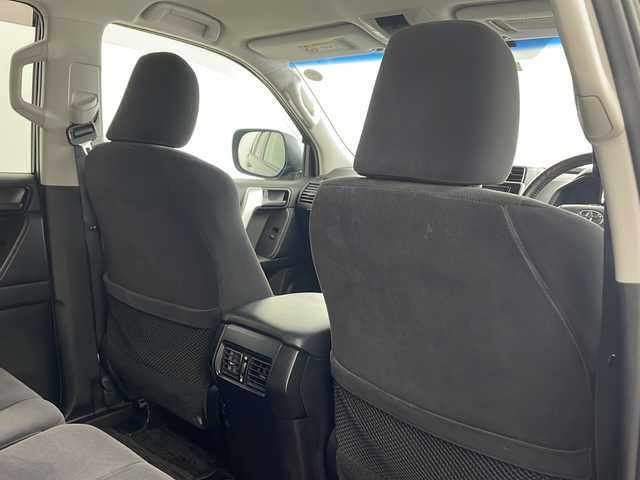 トヨタ ランドクルーザー プラド TX 兵庫県 2018(平30)年 4.9万km ブラック ・Toyota Safety Sense/・プリクラッシュセーフティ（歩行者［昼］検知機能付衝突回避支援タイプ/ミリ波レーダー＋単眼カメラ方式）/・レーンディパーチャーアラート/・オートマチックハイビーム/・レーダークルーズコントロール（ブレーキ制御付）/・VSC＆TRC（トラクションコントロール）＋ヒルスタートアシストコントロール（HAC）＋電動センターデフロック/・LEDヘッドランプ［ハイ・ロービーム］/ オートレベリング機能付＋/LEDクリアランスランプ（デイライト機能付）＋ヘッドランプクリーナー /・純正9型ナビ＆フルセグ＆BT＆DVD/・バックカメラ/・スマートキー/・スペアキー/・プッシュスタート/・ビルトインETC/・ドアバイザー/・LEDハイマウントストップランプ付リアスポイラー/・左右独立温度コントロールフルオートエアコン＆クリーンエアフィルター（花粉除去タイプ）/・フロアマット/・前後コーナーセンサー/・ステアリングスイッチ