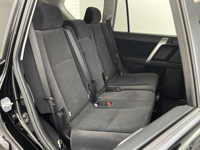 トヨタ ランドクルーザー プラド TX 兵庫県 2018(平30)年 4.9万km ブラック ・Toyota Safety Sense/・プリクラッシュセーフティ（歩行者［昼］検知機能付衝突回避支援タイプ/ミリ波レーダー＋単眼カメラ方式）/・レーンディパーチャーアラート/・オートマチックハイビーム/・レーダークルーズコントロール（ブレーキ制御付）/・VSC＆TRC（トラクションコントロール）＋ヒルスタートアシストコントロール（HAC）＋電動センターデフロック/・LEDヘッドランプ［ハイ・ロービーム］/ オートレベリング機能付＋/LEDクリアランスランプ（デイライト機能付）＋ヘッドランプクリーナー /・純正9型ナビ＆フルセグ＆BT＆DVD/・バックカメラ/・スマートキー/・スペアキー/・プッシュスタート/・ビルトインETC/・ドアバイザー/・LEDハイマウントストップランプ付リアスポイラー/・左右独立温度コントロールフルオートエアコン＆クリーンエアフィルター（花粉除去タイプ）/・フロアマット/・前後コーナーセンサー/・ステアリングスイッチ
