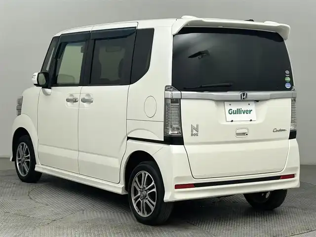 ホンダ Ｎ ＢＯＸ カスタム G Lパッケージ 道央・札幌 2017(平29)年 4.5万km プレミアムホワイトパールⅡ ・４ＷＤ/・社外メモリーナビ/　CD/DVD/SD/BT/フルセグ/・バックカメラ/・ビルトインETC/・ドライブレコーダー/・左側パワースライドドア/・前席シートヒーター/・ステアリングスイッチ/・HIDヘッドライト/・フォグライト/・オートライト/・プッシュスタート/・スマートキー/・社外エンジンスターター/・純正フロアマット/・ドアバイザー