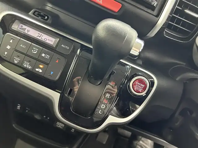 ホンダ Ｎ ＢＯＸ カスタム G Lパッケージ 道央・札幌 2017(平29)年 4.5万km プレミアムホワイトパールⅡ ・４ＷＤ/・社外メモリーナビ/　CD/DVD/SD/BT/フルセグ/・バックカメラ/・ビルトインETC/・ドライブレコーダー/・左側パワースライドドア/・前席シートヒーター/・ステアリングスイッチ/・HIDヘッドライト/・フォグライト/・オートライト/・プッシュスタート/・スマートキー/・社外エンジンスターター/・純正フロアマット/・ドアバイザー