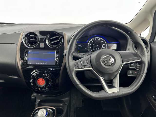 日産 ノート e－パワー メダリスト 愛知県 2017(平29)年 7.9万km ブリリアントホワイトパール エマージェンシーブレーキ/純正SDナビ/アラウンドビューモニター/コーナーセンサー　/レーンキープアシスト/ドライブレコーダー　/ハーフレザーシート/デジタルインナーミラー/スマートキー/LEDヘッドライト　/純正AW/フォグランプ/ETC