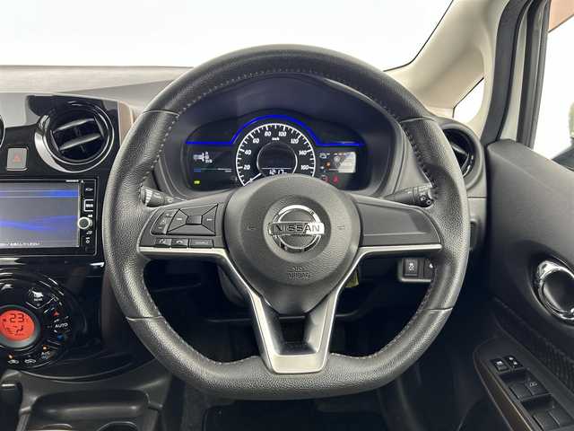 日産 ノート e－パワー メダリスト 愛知県 2017(平29)年 7.9万km ブリリアントホワイトパール エマージェンシーブレーキ/純正SDナビ/アラウンドビューモニター/コーナーセンサー　/レーンキープアシスト/ドライブレコーダー　/ハーフレザーシート/デジタルインナーミラー/スマートキー/LEDヘッドライト　/純正AW/フォグランプ/ETC