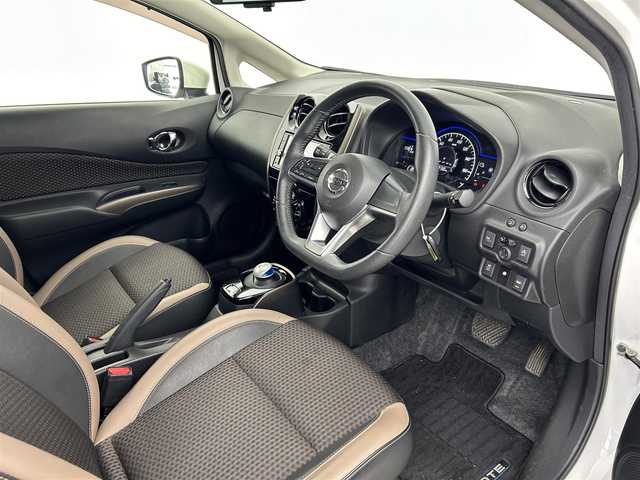 日産 ノート e－パワー メダリスト 愛知県 2017(平29)年 7.9万km ブリリアントホワイトパール エマージェンシーブレーキ/純正SDナビ/アラウンドビューモニター/コーナーセンサー　/レーンキープアシスト/ドライブレコーダー　/ハーフレザーシート/デジタルインナーミラー/スマートキー/LEDヘッドライト　/純正AW/フォグランプ/ETC