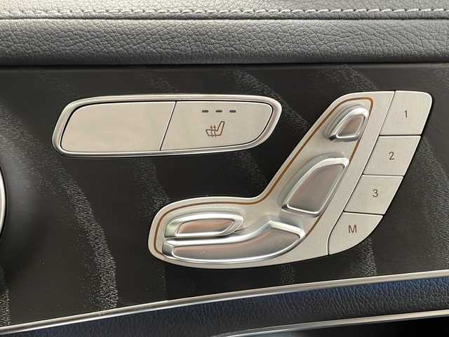 メルセデス・ベンツ ＧＬＣ２５０ 4マチックスポーツ 新潟県 2017(平29)年 2.3万km ポーラホワイト AIR BODY CONTROLサスペンション/レーダーセーフティパッケージ/・BASプラス/・リアCPA/・PRE-SAFEブレーキ/・アクティブレーンキーピングアシスト/・アクティブブラインドスポットアシスト/・ディストロニック・プラス/360°カメラシステム/アダプティブブレーキライト/ESP/COMANDシステム/・8.4インチワイドディスプレイ/純正HDDナビ/・12セグ/AM/FM/DVD/BT/可変スピードリミッター/キーレスゴー/インテリジェントライトシステム/純正19インチAW/2.0ETC