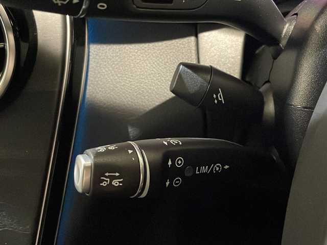 メルセデス・ベンツ ＧＬＣ２５０ 4マチックスポーツ 新潟県 2017(平29)年 2.3万km ポーラホワイト AIR BODY CONTROLサスペンション/レーダーセーフティパッケージ/・BASプラス/・リアCPA/・PRE-SAFEブレーキ/・アクティブレーンキーピングアシスト/・アクティブブラインドスポットアシスト/・ディストロニック・プラス/360°カメラシステム/アダプティブブレーキライト/ESP/COMANDシステム/・8.4インチワイドディスプレイ/純正HDDナビ/・12セグ/AM/FM/DVD/BT/可変スピードリミッター/キーレスゴー/インテリジェントライトシステム/純正19インチAW/2.0ETC