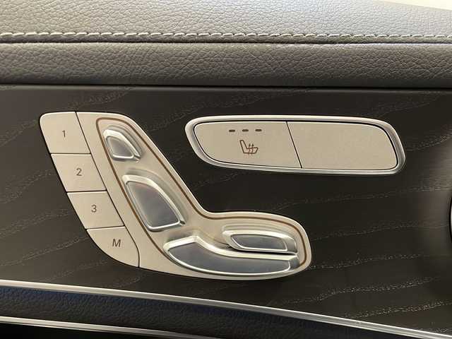 メルセデス・ベンツ ＧＬＣ２５０ 4マチックスポーツ 新潟県 2017(平29)年 2.3万km ポーラホワイト AIR BODY CONTROLサスペンション/レーダーセーフティパッケージ/・BASプラス/・リアCPA/・PRE-SAFEブレーキ/・アクティブレーンキーピングアシスト/・アクティブブラインドスポットアシスト/・ディストロニック・プラス/360°カメラシステム/アダプティブブレーキライト/ESP/COMANDシステム/・8.4インチワイドディスプレイ/純正HDDナビ/・12セグ/AM/FM/DVD/BT/可変スピードリミッター/キーレスゴー/インテリジェントライトシステム/純正19インチAW/2.0ETC