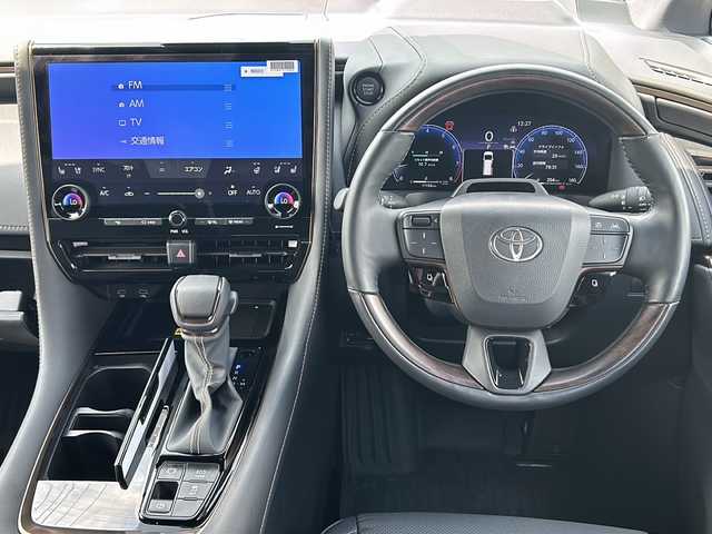 トヨタ アルファード Z 山形県 2023(令5)年 1.2万km プラチナホワイトパールマイカ ４WD/トヨタセーフティセンス/・プリクラッシュブレーキ/・レーダークルーズコントロール/・レーントレーシングアシスト/・ロードサインアシスト/・プロアクティブドライビングアシスト/・レーンチェンジアシスト/・フロントクロストラフィックアラート/ブラインドスポットモニター/前後コーナーセンサー/パノラミックビューモニター/トヨタチームメイト/デジタルインナーミラー/ヘッドアップディスプレイ/純正ナビ/（Bluetooth/AM/FM/フルセグ/USB)/テレビキャンセラー/ステアリングスイッチ/ステアリングヒーター/両側パワースライドドア/ビルトインETC/置くだけ充電/純正エンジンスターター/オートマチックハイビーム/レザーシート/メモリー付きシート/前席・2列目パワーシート/前席・2列目シートヒーター・エアシート/キャプテンシート/後席LEDドームランプ/後席左右独立ムーンルーフ/パワーバックドア/LEDヘッドライト/純正アルミホイール
