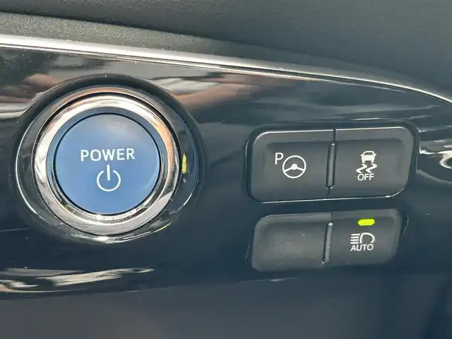 トヨタ プリウス Sセーフティプラス 大分県 2018(平30)年 4.8万km アティチュードブラックマイカ 純正9型ナビ(NSZT-Y68T)/DVD/USB/SD/HDMI/BT/フルセグTV/フロント/バックカメラ/ビルトインETC2.0/純正ドライブレコーダー/追従クルーズコントロール/レーンキープアシスト/衝突軽減ブレーキ/純正アルミホイール/純正フロアマット/取説・保証書/スマートキー×2