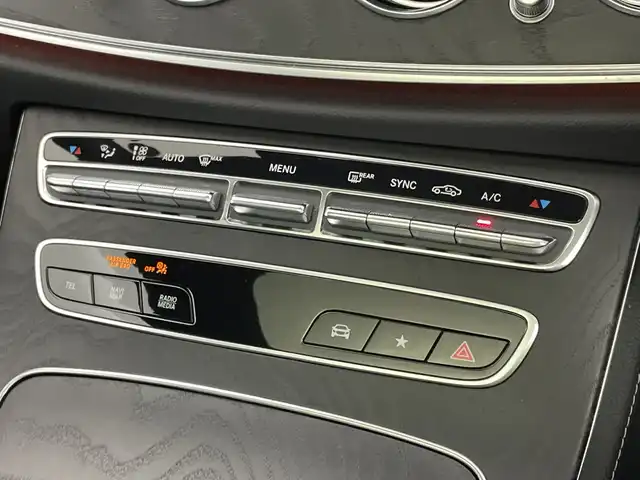 メルセデス・ベンツ Ｅ２００ アバンギャルド AMGライン 新潟県 2020(令2)年 7.8万km 黒 サンルーフ/ブルメスターサウンド/メーカーナビ/(FM.AM.USB.フルセグ)/全方位カメラ/アクティブブレーキアシスト/レーンキープアシスト/レーダークルーズコントロール/ブラインドスポットモニター/ヘッドアップディスプレイ/標識アシスト/パドルシフト/LEDオートライト/フォグランプ/黒レザーシート/前席パワーシート/全席シートヒーター/ダイナミックセレクト/ドライブレコーダー/ETC2.0/プッシュスタート/スマートキー/純正フロアマット