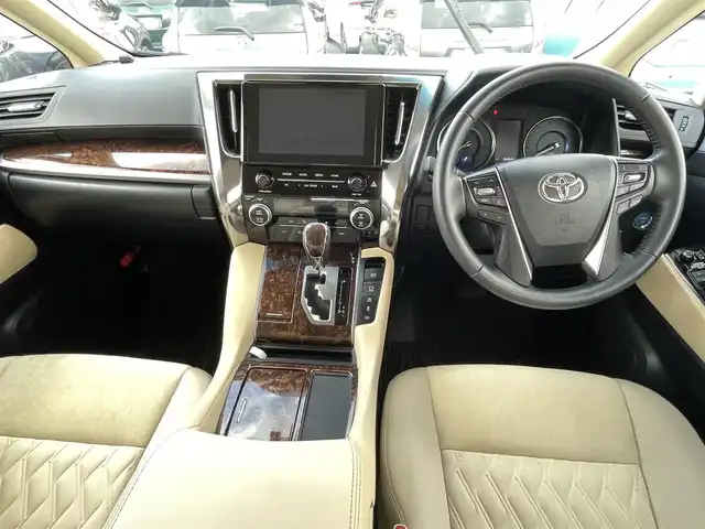 トヨタ アルファードハイブリット X 熊本県 2020(令2)年 2.1万km ホワイトパールクリスタルシャイン ツインムーンルーフ/４WD/純正ナビ（ＣＤ・ＤＶＤ・フルセグ・ＢＴ・ＵＳＢ）/純正フリップダウンモニター　/ビルトインＥＴＣ２．０　/純正前方ドライブレコーダー　/両側パワースライドドア　/前後クリアランスソナー　/トヨタセーフティーセンス/・プリクラッシュセーフティ/・レーンキープアシスト/・駐車時支援パーキングサポート/・アダブティブクルーズコントロール/・ロードサインアシスト/・オートハイビーム/横滑り防止/パワーバックドア/AC100V充電/純正フロアマット/純正16インチAW/オートライト/LEDヘッドライト/フォグライト/スマートキー/プッシュスタート/スペアキー1本