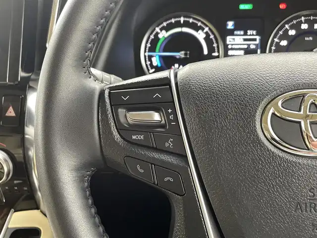 トヨタ アルファードハイブリット X 熊本県 2020(令2)年 2.1万km ホワイトパールクリスタルシャイン ツインムーンルーフ/４WD/純正ナビ（ＣＤ・ＤＶＤ・フルセグ・ＢＴ・ＵＳＢ）/純正フリップダウンモニター　/ビルトインＥＴＣ２．０　/純正前方ドライブレコーダー　/両側パワースライドドア　/前後クリアランスソナー　/トヨタセーフティーセンス/・プリクラッシュセーフティ/・レーンキープアシスト/・駐車時支援パーキングサポート/・アダブティブクルーズコントロール/・ロードサインアシスト/・オートハイビーム/横滑り防止/パワーバックドア/AC100V充電/純正フロアマット/純正16インチAW/オートライト/LEDヘッドライト/フォグライト/スマートキー/プッシュスタート/スペアキー1本