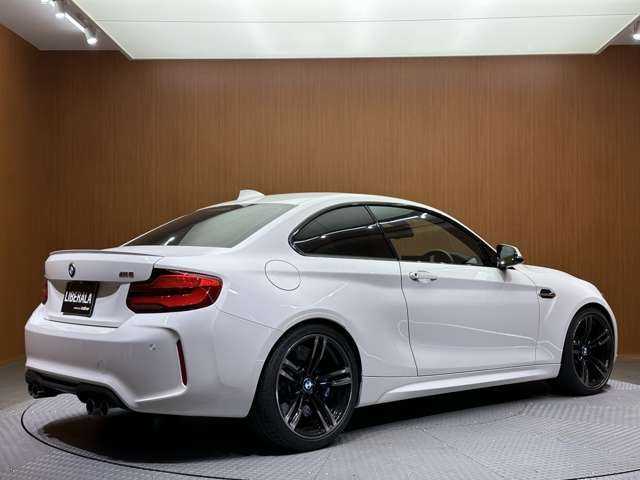 ＢＭＷ Ｍ２ 千葉県 2018(平30)年 3.7万km アルピンホワイトⅢ 純正ナビ　/バックカメラ　/クルーズコントロール　/LEDヘッドライト　/オートライト　/レザーシート　/シートヒーター　/メモリーパワーシート　/テレビチューナー　/車高調　/純正19インチAW