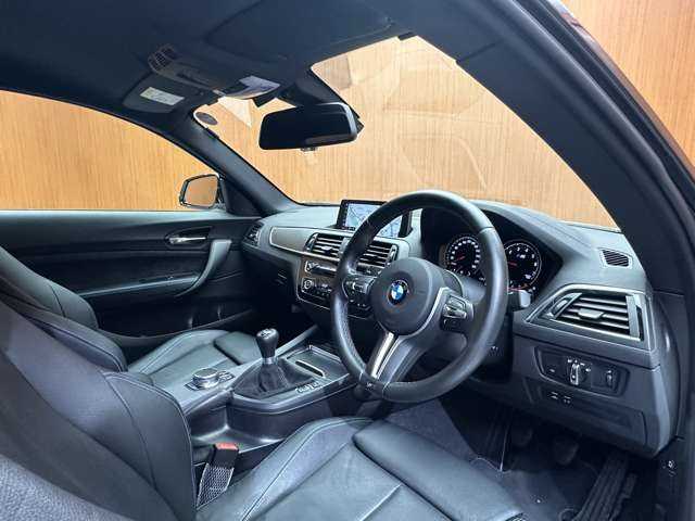 ＢＭＷ Ｍ２ 千葉県 2018(平30)年 3.7万km アルピンホワイトⅢ 純正ナビ　/バックカメラ　/クルーズコントロール　/LEDヘッドライト　/オートライト　/レザーシート　/シートヒーター　/メモリーパワーシート　/テレビチューナー　/車高調　/純正19インチAW