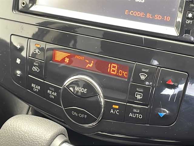 日産 セレナ ハイウェイスター Sハイブリッド 千葉県 2012(平24)年 5.7万km スーパーブラック 社外フリップダウンモニター/コーナーセンサー（前後）/クルーズコントロール/純正7インチSDナビ（MC312D-W）/　（Bluetooth/CD/DVD/USB/フルセグTV/AUX）/バックカメラ/社外ETC/アイドリングストップ/パワーステアリング/純正フロアマット/両側パワースライドドア/オートライト/キセノンヘッドライト/純正16インチアルミホイール