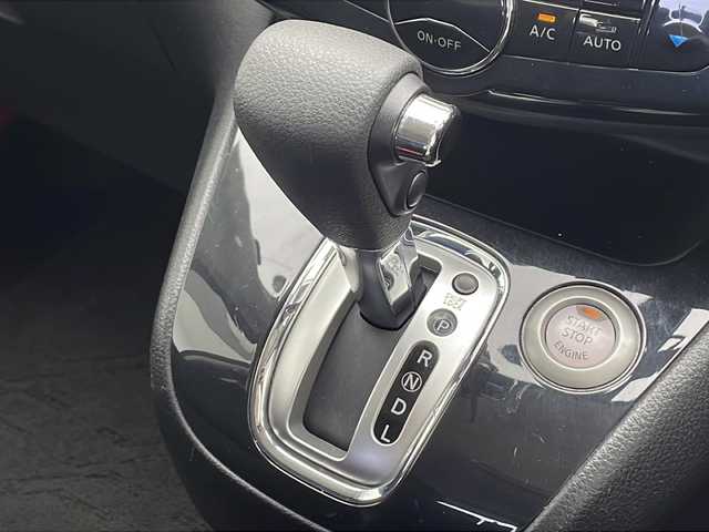 日産 セレナ ハイウェイスター Sハイブリッド 千葉県 2012(平24)年 5.7万km スーパーブラック 社外フリップダウンモニター/コーナーセンサー（前後）/クルーズコントロール/純正7インチSDナビ（MC312D-W）/　（Bluetooth/CD/DVD/USB/フルセグTV/AUX）/バックカメラ/社外ETC/アイドリングストップ/パワーステアリング/純正フロアマット/両側パワースライドドア/オートライト/キセノンヘッドライト/純正16インチアルミホイール