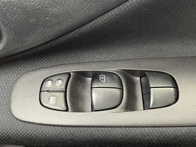 日産 セレナ ハイウェイスター Sハイブリッド 千葉県 2012(平24)年 5.7万km スーパーブラック 社外フリップダウンモニター/コーナーセンサー（前後）/クルーズコントロール/純正7インチSDナビ（MC312D-W）/　（Bluetooth/CD/DVD/USB/フルセグTV/AUX）/バックカメラ/社外ETC/アイドリングストップ/パワーステアリング/純正フロアマット/両側パワースライドドア/オートライト/キセノンヘッドライト/純正16インチアルミホイール
