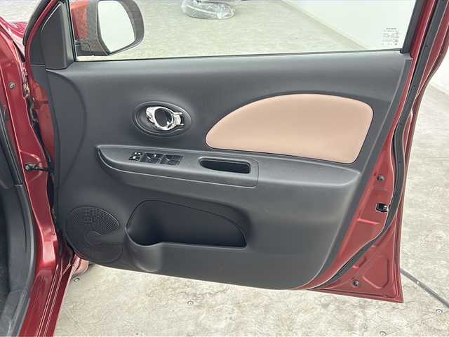 日産 マーチ 12X 30th ハピネス 三重県 2013(平25)年 4.7万km ラディアントレッド /禁煙車//スマートキー//プッシュスタート//マニュアルAC//電格ミラー//アイドリングストップ//ETC//ドアバイザー