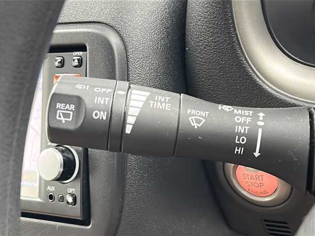 日産 マーチ 12X 30th ハピネス 三重県 2013(平25)年 4.7万km ラディアントレッド /禁煙車//スマートキー//プッシュスタート//マニュアルAC//電格ミラー//アイドリングストップ//ETC//ドアバイザー
