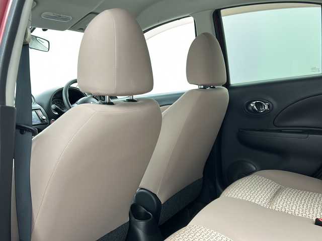 日産 マーチ 12X 30th ハピネス 三重県 2013(平25)年 4.7万km ラディアントレッド /禁煙車//スマートキー//プッシュスタート//マニュアルAC//電格ミラー//アイドリングストップ//ETC//ドアバイザー