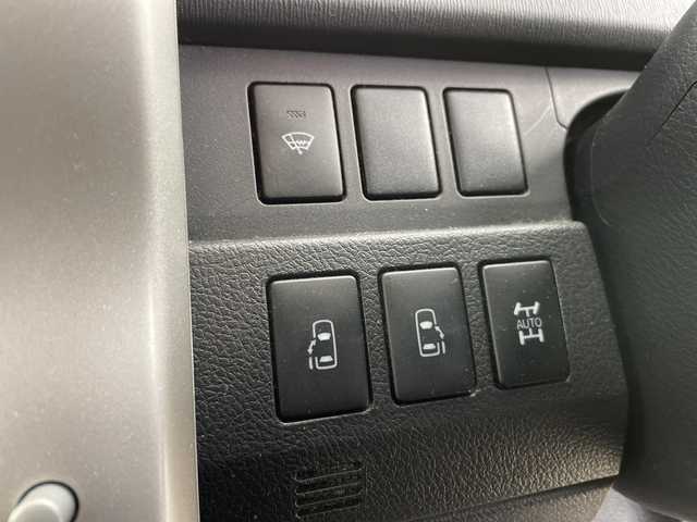 トヨタ ノア Si 道央・札幌 2012(平24)年 12.9万km ブラック ・4WD/寒冷地仕様/・社外メモリナビ/・CD/DVD/USB/SD/iPod/フルセグTV/・Bluetooth接続/・社外フリップダウンモニター/・バックカメラ/オートライト/・社外エンジンスターター/・両側パワースライドドア/・パドルシフト/ETC/・電動格納ミラー/・積込冬タイヤ純正AWセット/・スマートキー/スペアキー/・保証書/取扱説明書